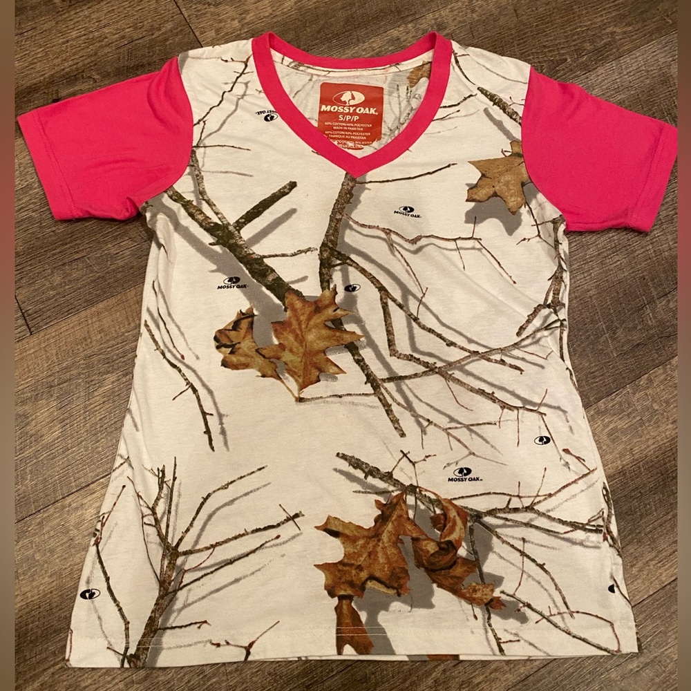 Mossy Oak V-Neck Tee